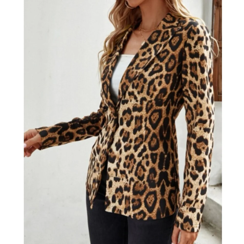 Chic leopard print blazer